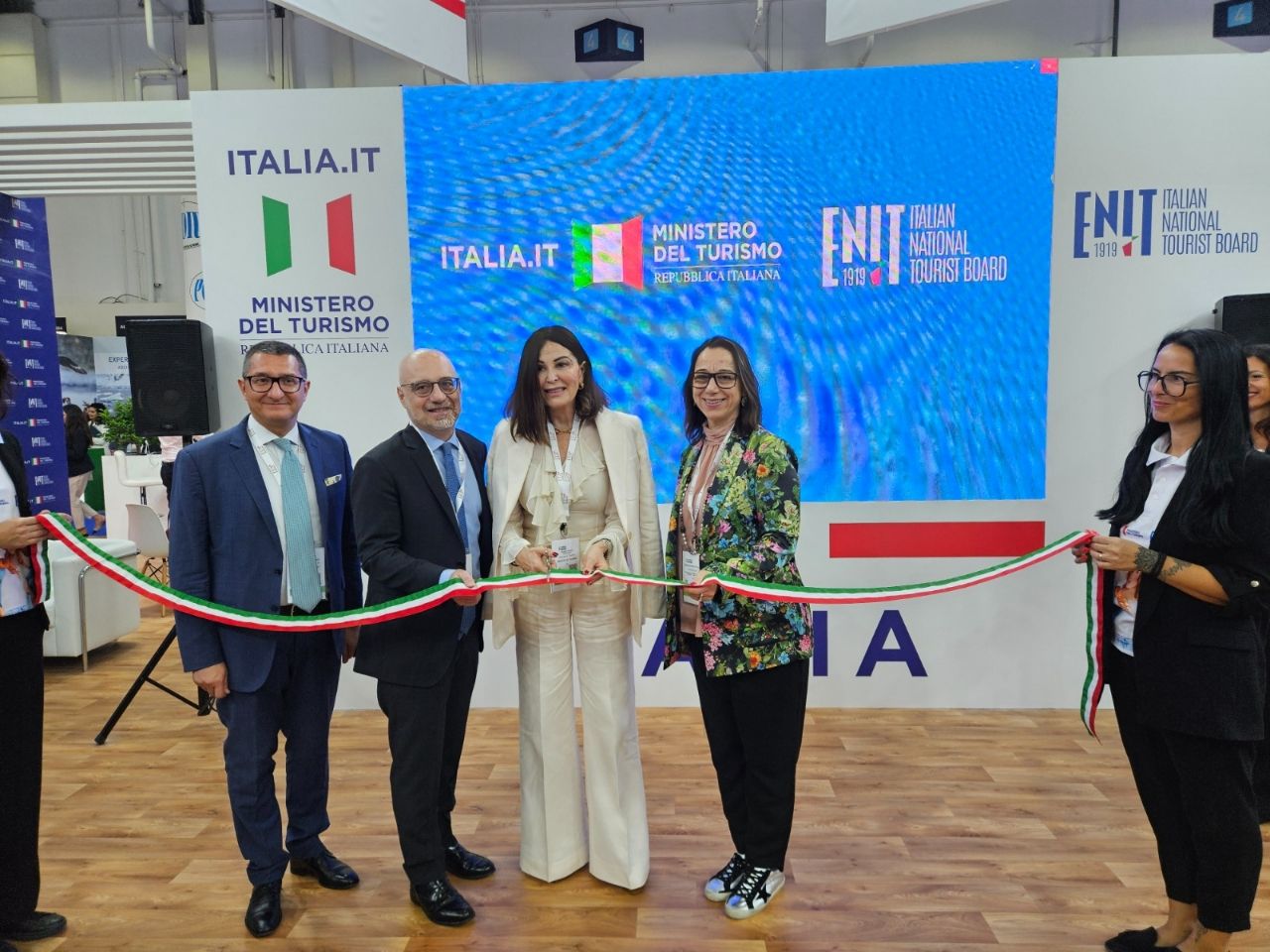 Il ministro del turismo Daniela Santanchè inaugura il padiglione Italia a cura di ENIT. 