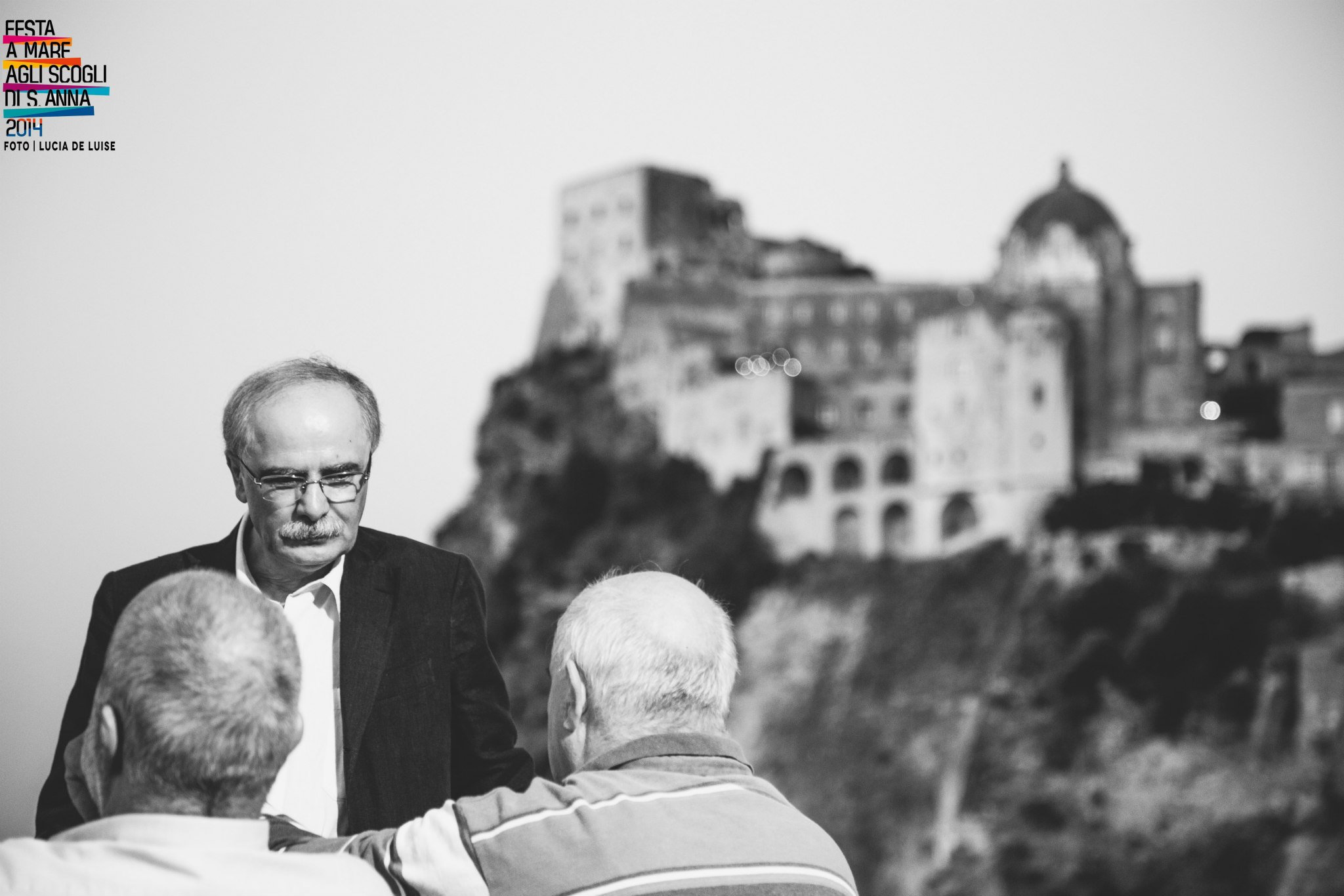 Il giornalista scientifico Pietro Greco durante la conferenza sulla baia di SantAnna foto Lucia De Luise