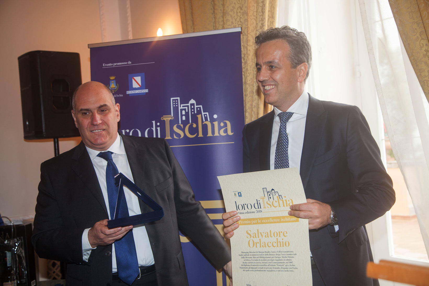 Il Sindaco di Ischia Enzo Ferrandino premia Salvatore Orlacchio