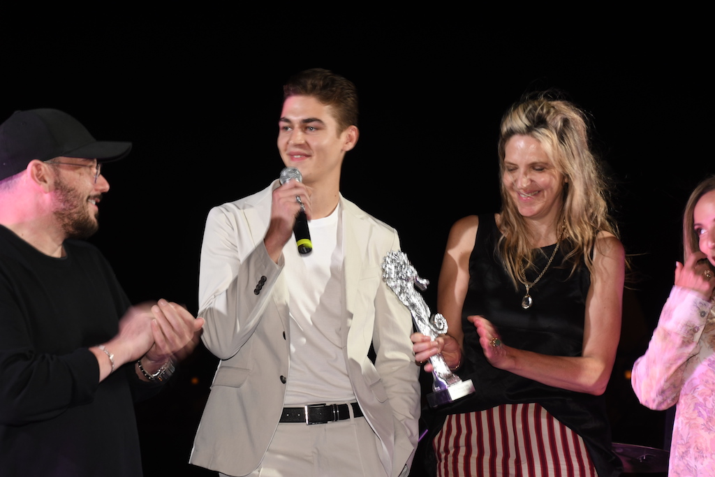 L'attore americano Hero Fiennes Tiffin riceve il "2019 ISCHIA BREAKOUT ACTOR OF THE YEAR" 