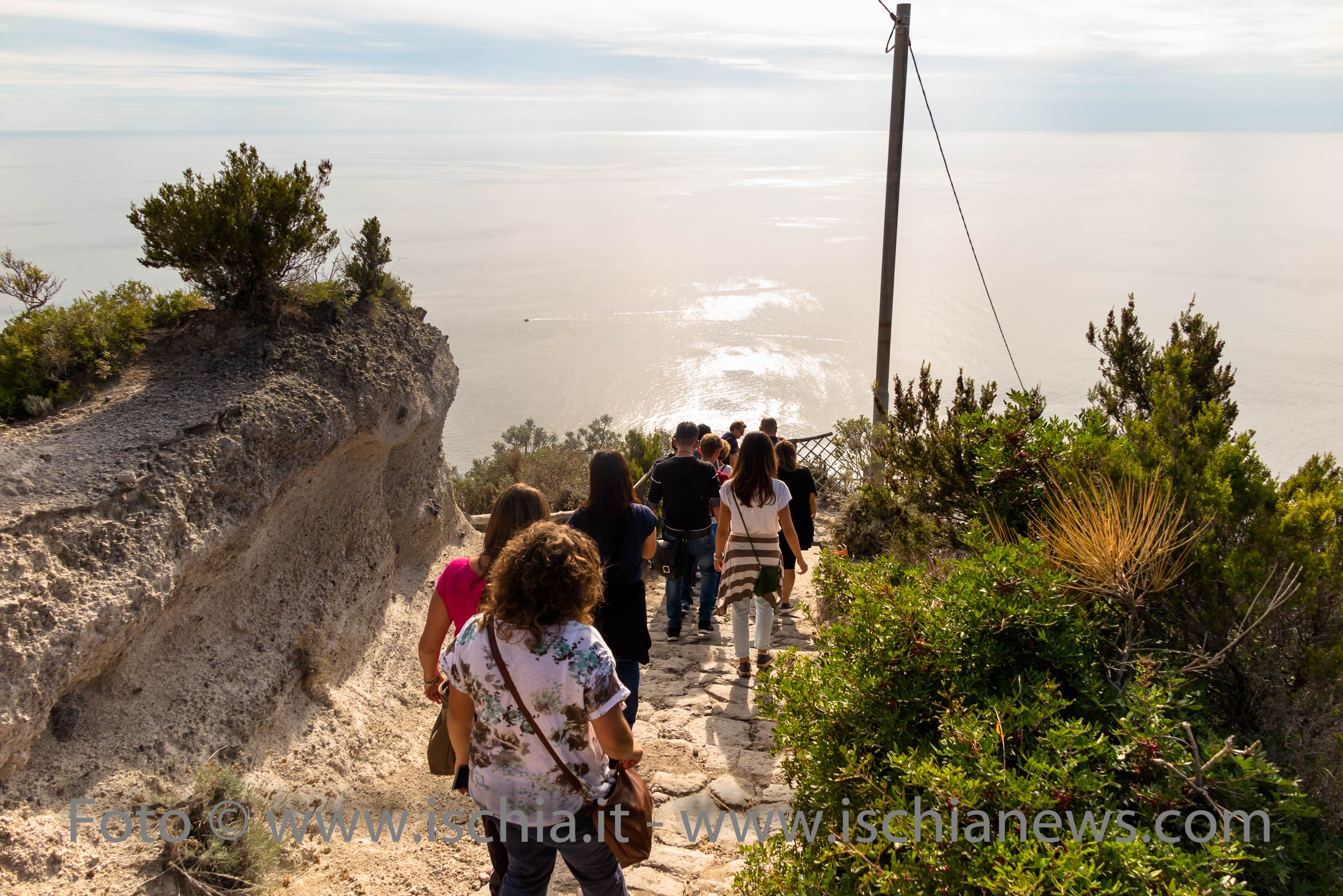 Sentiero che porta al faro di Punta Imperatore